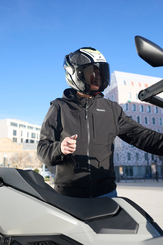 Le C-Protect Air Evo : l'airbag moto à câble BERING, la protection instantanée.